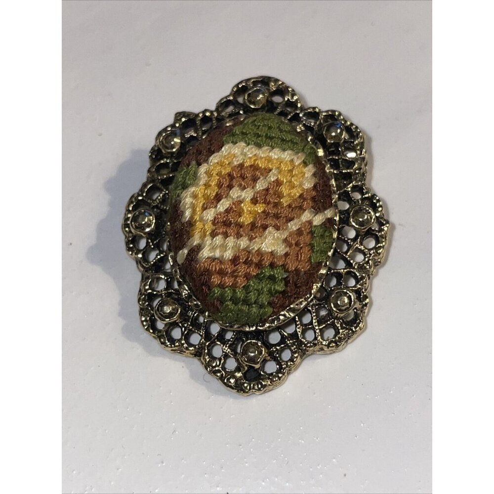 Vinatge Gold Tone Needlepoint Floral Brooch Pin Filagre Mid-Century Art Deco A5
